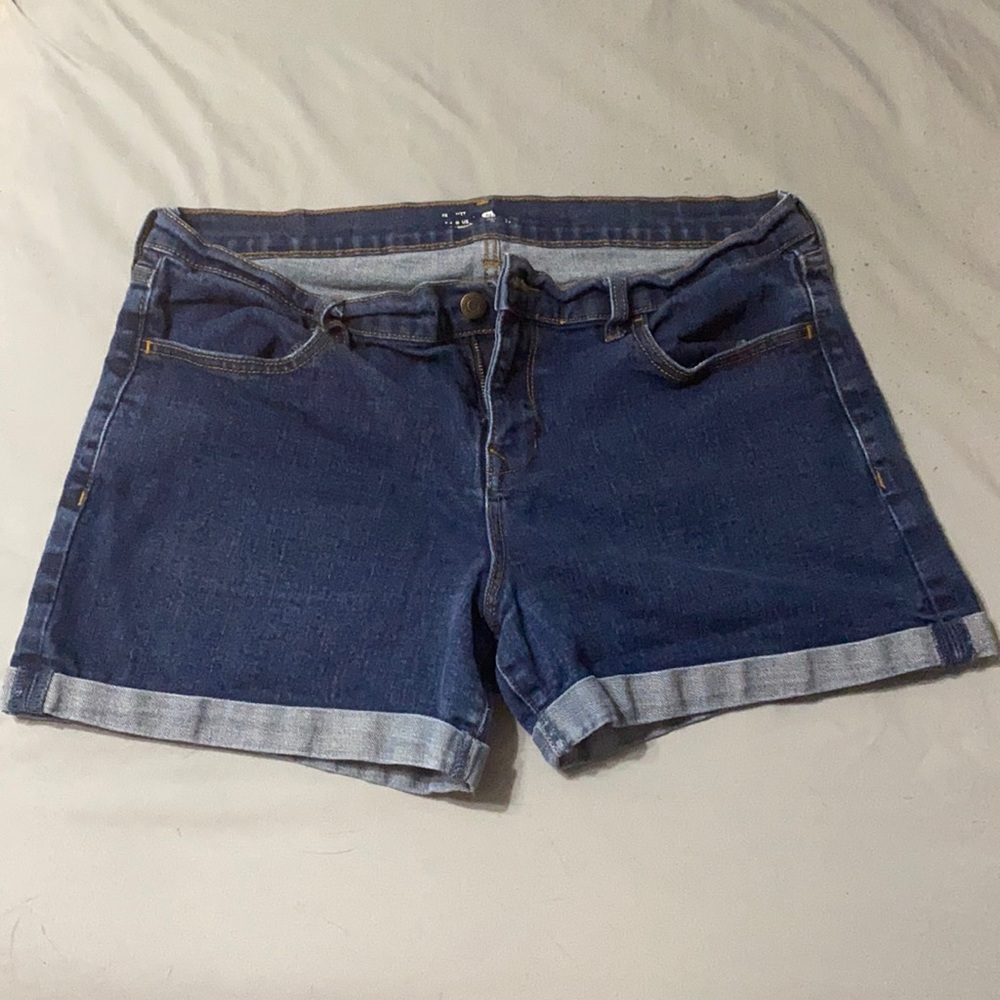 Old Navy semi-fitted denim shorts